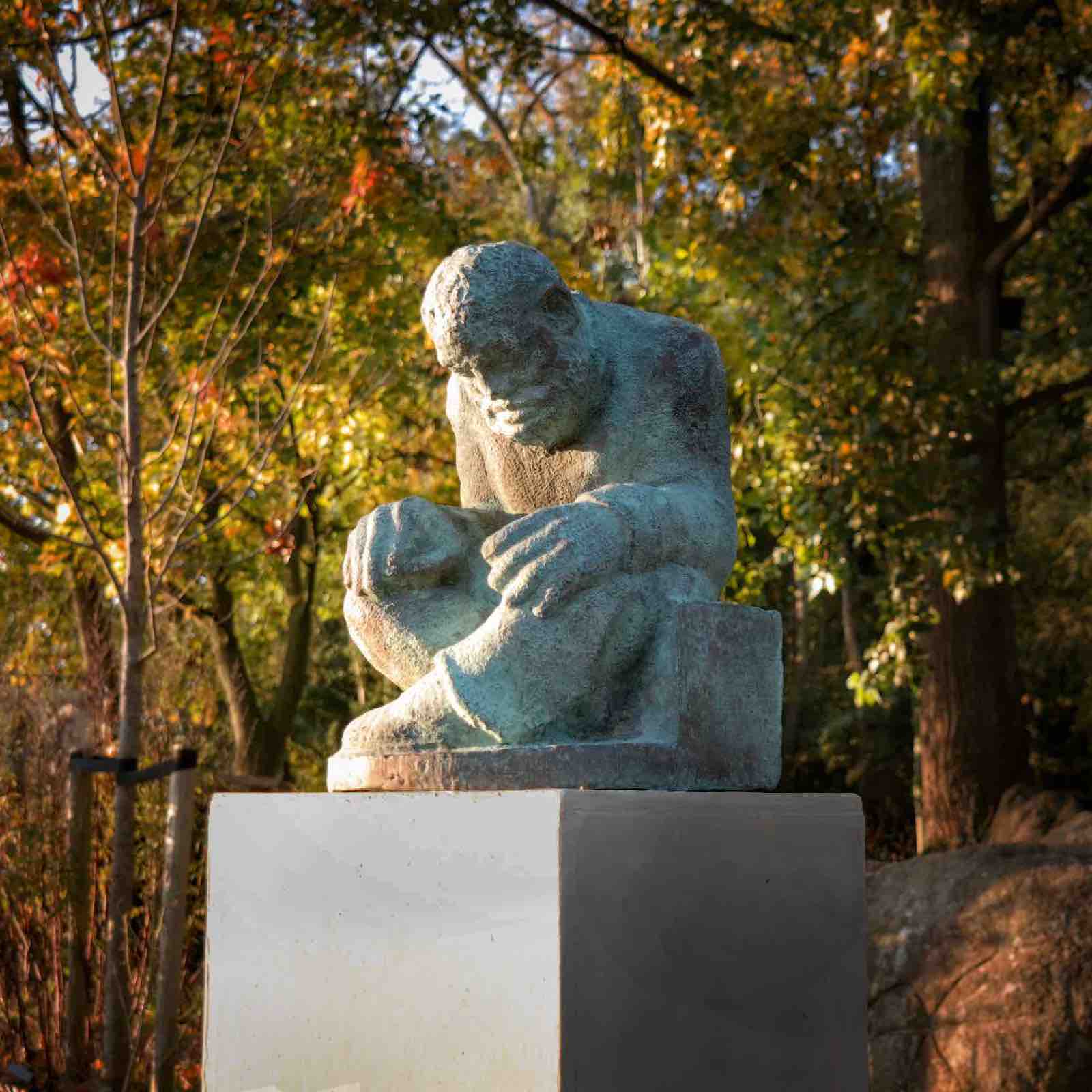 Beeldenbos noord Jan Broerze denkende figuur